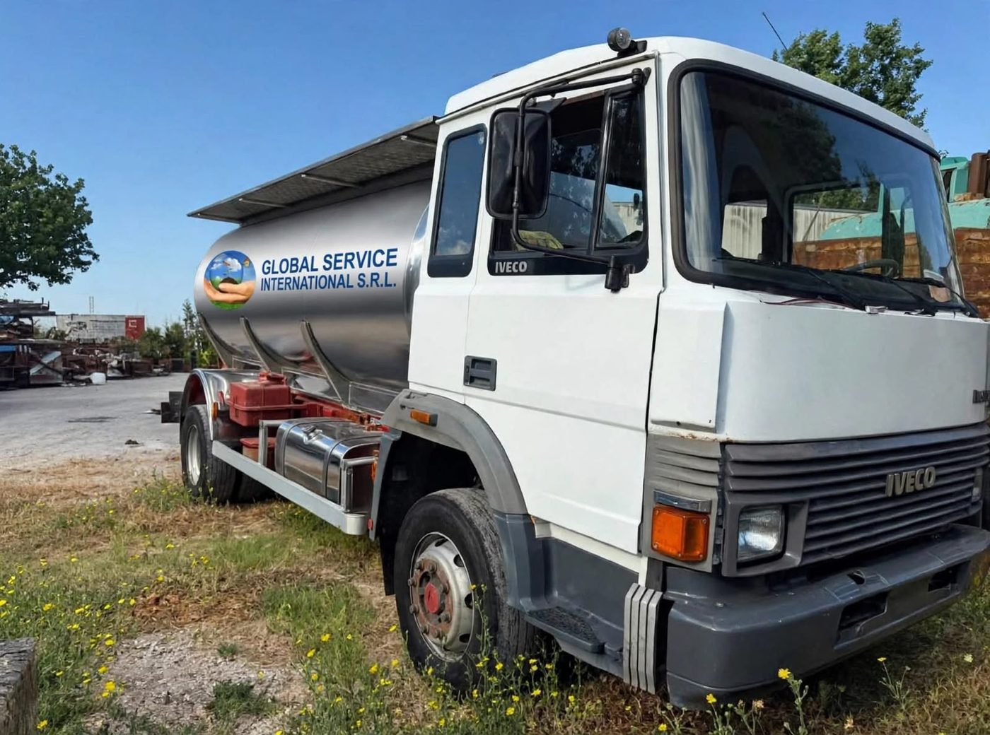 Autocisterna in acciaio inox Global Service International per il trasporto dell'acqua
